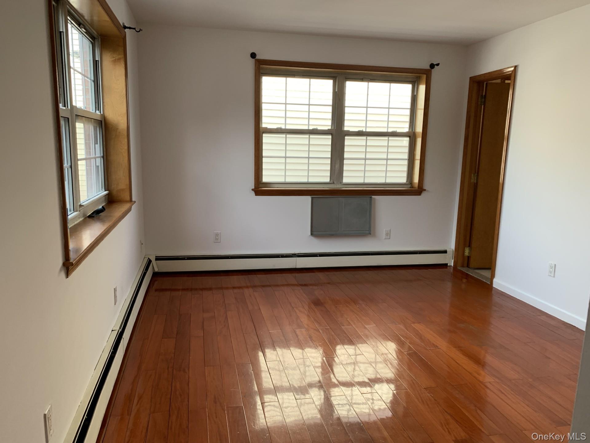 #2 photo, 7056 45th Avenue, クイーンズ区 Woodside , NY 11377