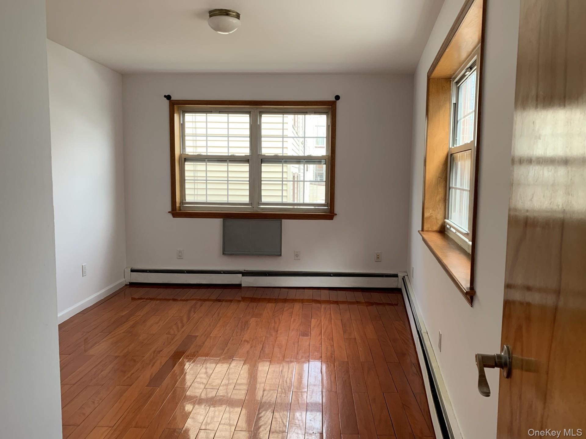 #3 photo, 7056 45th Avenue, クイーンズ区 Woodside , NY 11377