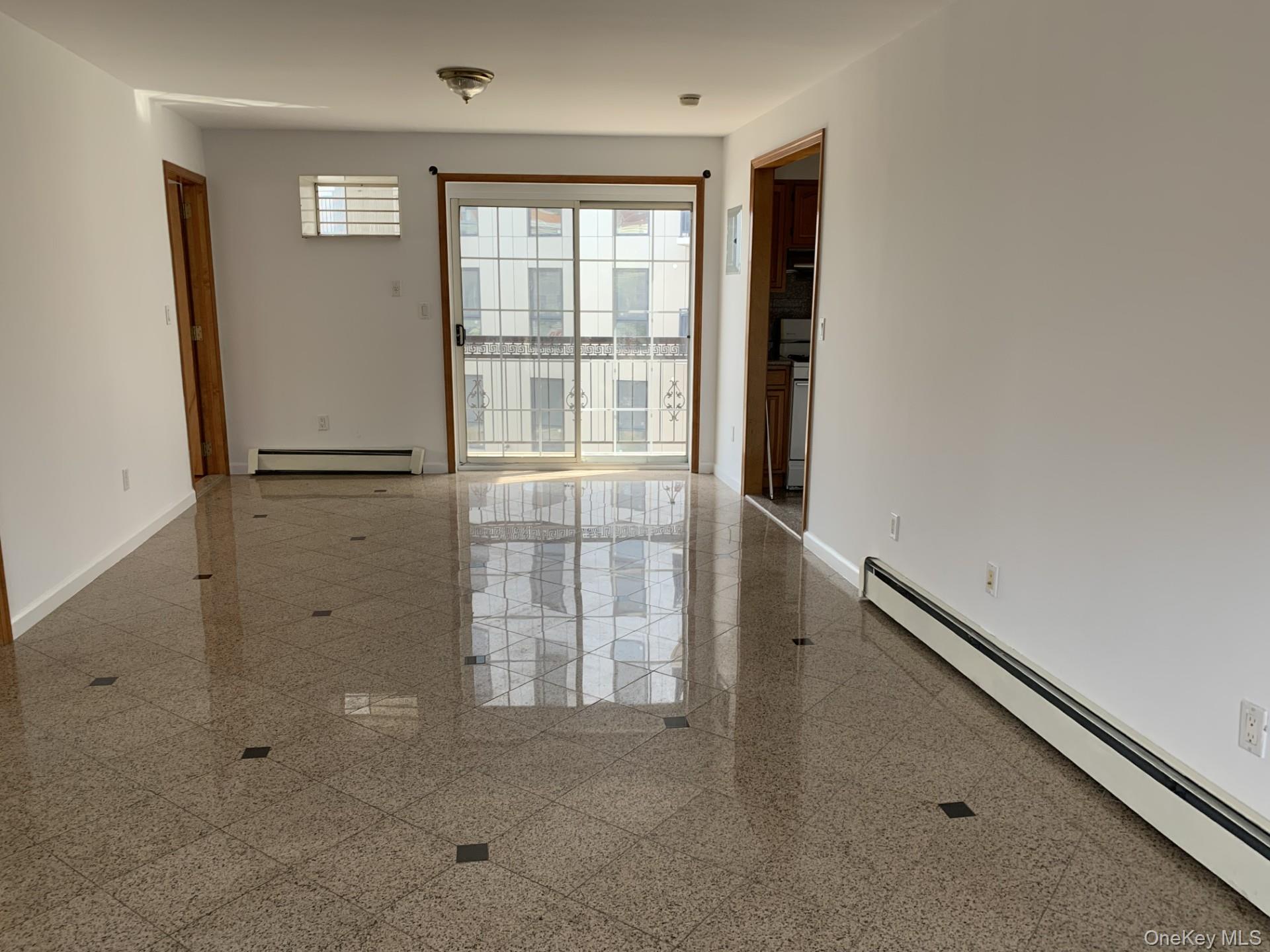 #4 photo, 7056 45th Avenue, クイーンズ区 Woodside , NY 11377