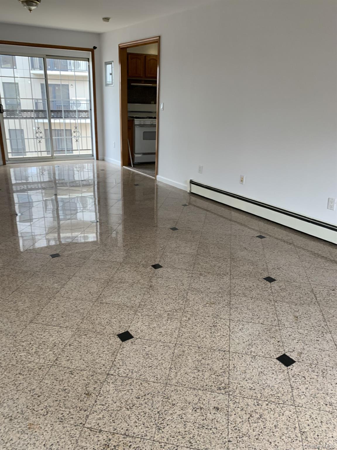 #8 photo, 7056 45th Avenue, クイーンズ区 Woodside , NY 11377