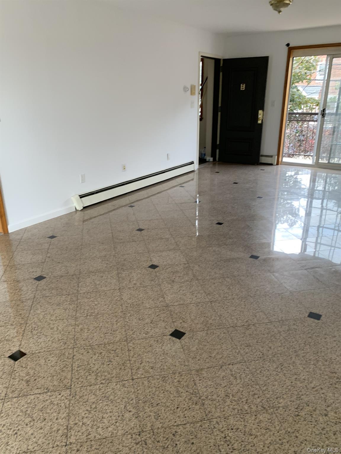 #9 photo, 7056 45th Avenue, クイーンズ区 Woodside , NY 11377