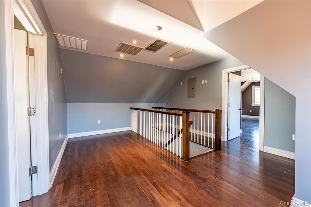 #20 photo, 1903 Tomlinson Avenue, Bronx , NY 10461