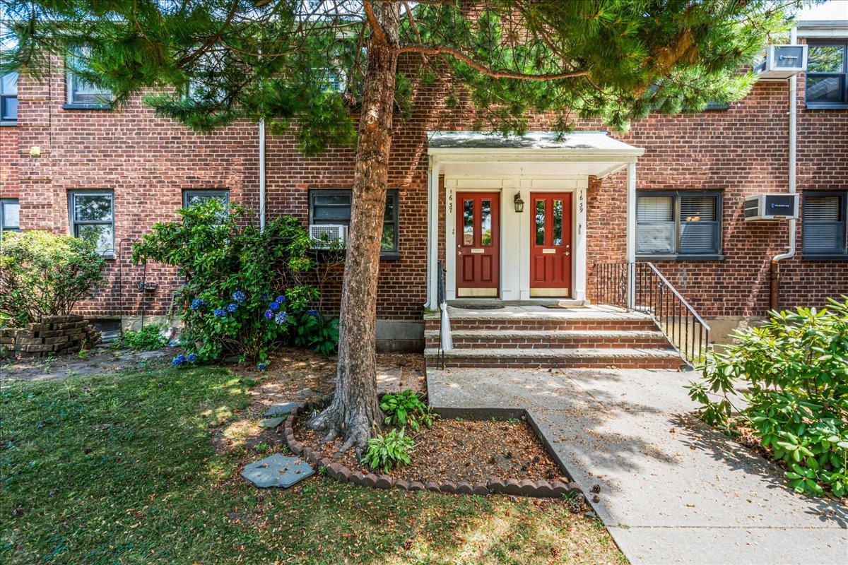 #1 photo, 16-37 Utopia Parkway, クイーンズ区 Whitestone , NY 11357