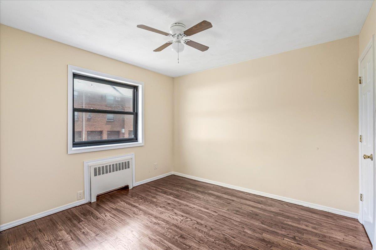 #12 photo, 16-37 Utopia Parkway, クイーンズ区 Whitestone , NY 11357