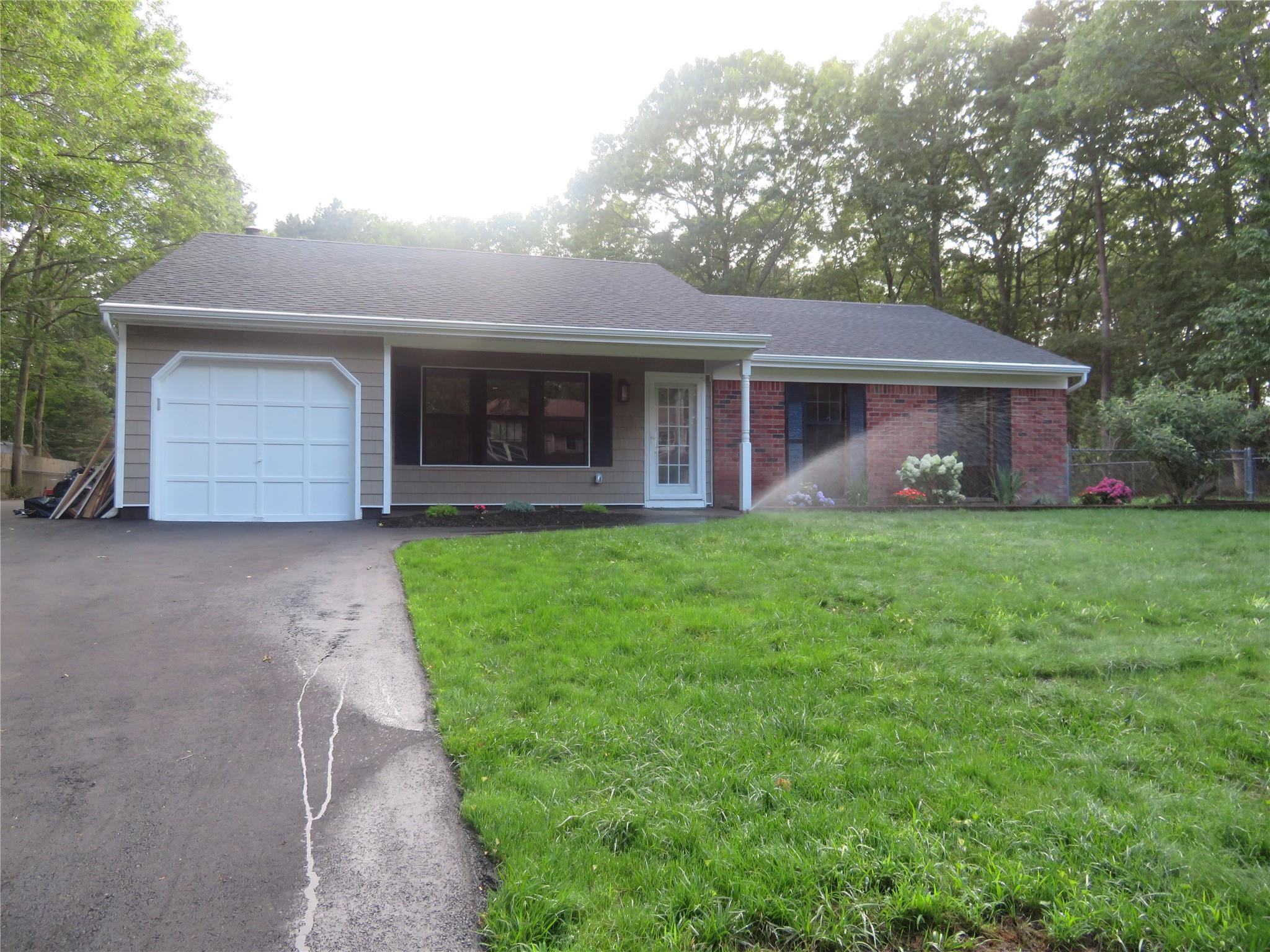 #1 photo, 20 Hastings Drive, 東長島 Ridge , NY 11961