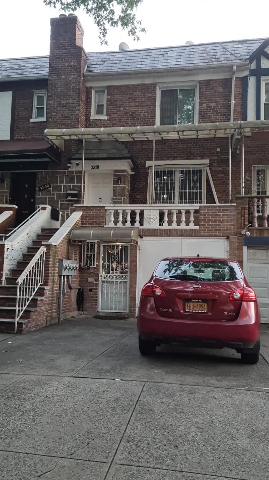 #1 photo, 32-18 88 Street, 皇后區 艾姆赫斯特 East Elmhurst , NY 11369