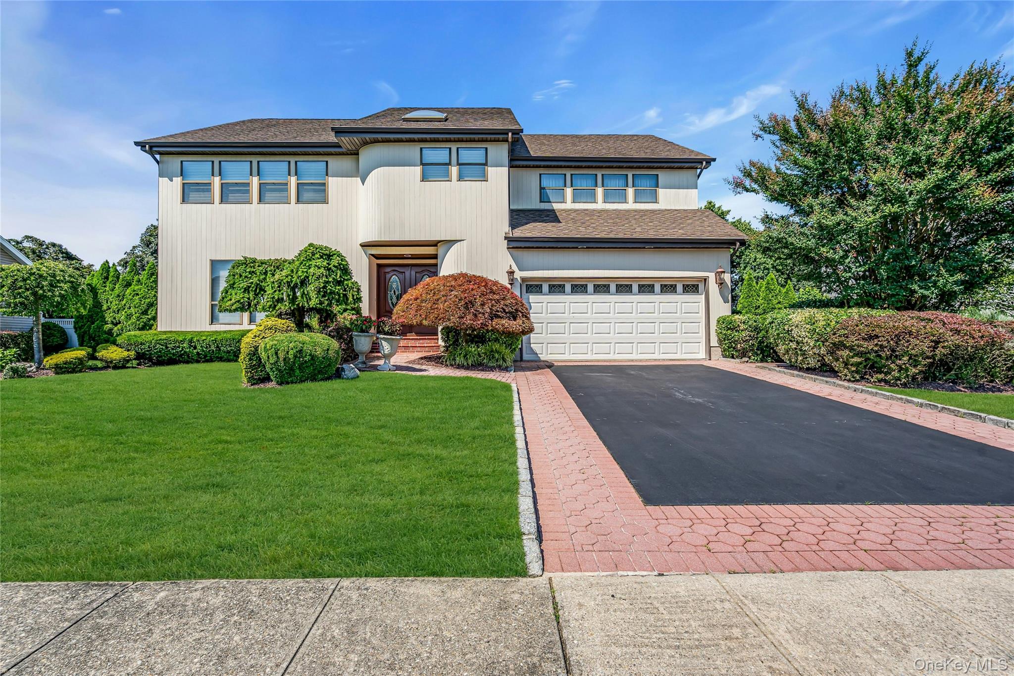 #1 photo, 31 Daffodil Drive, سوفولك Farmingdale , NY 11735