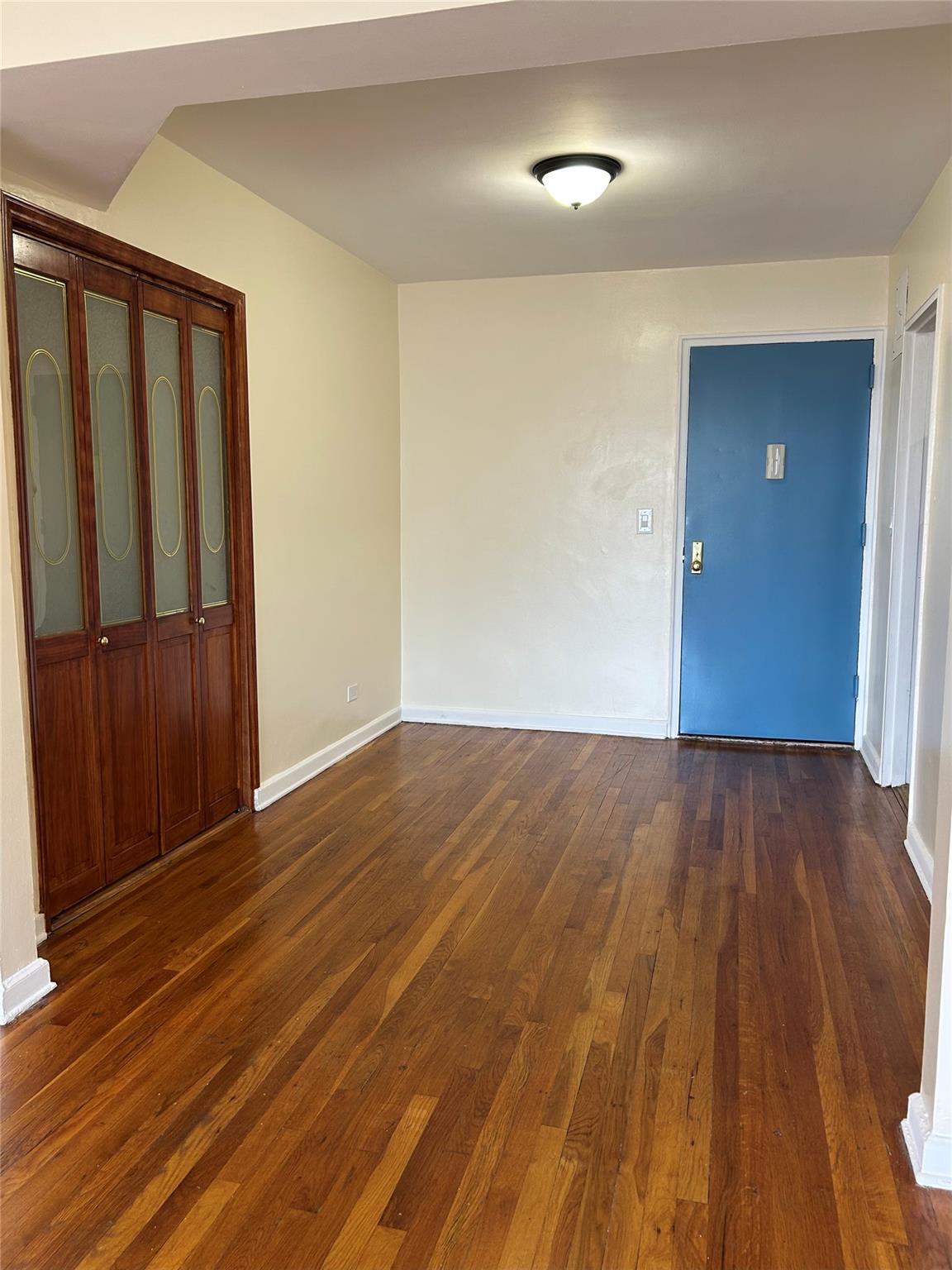 #5 photo, 33-05 90 Street, Jackson Heights , NY 11372