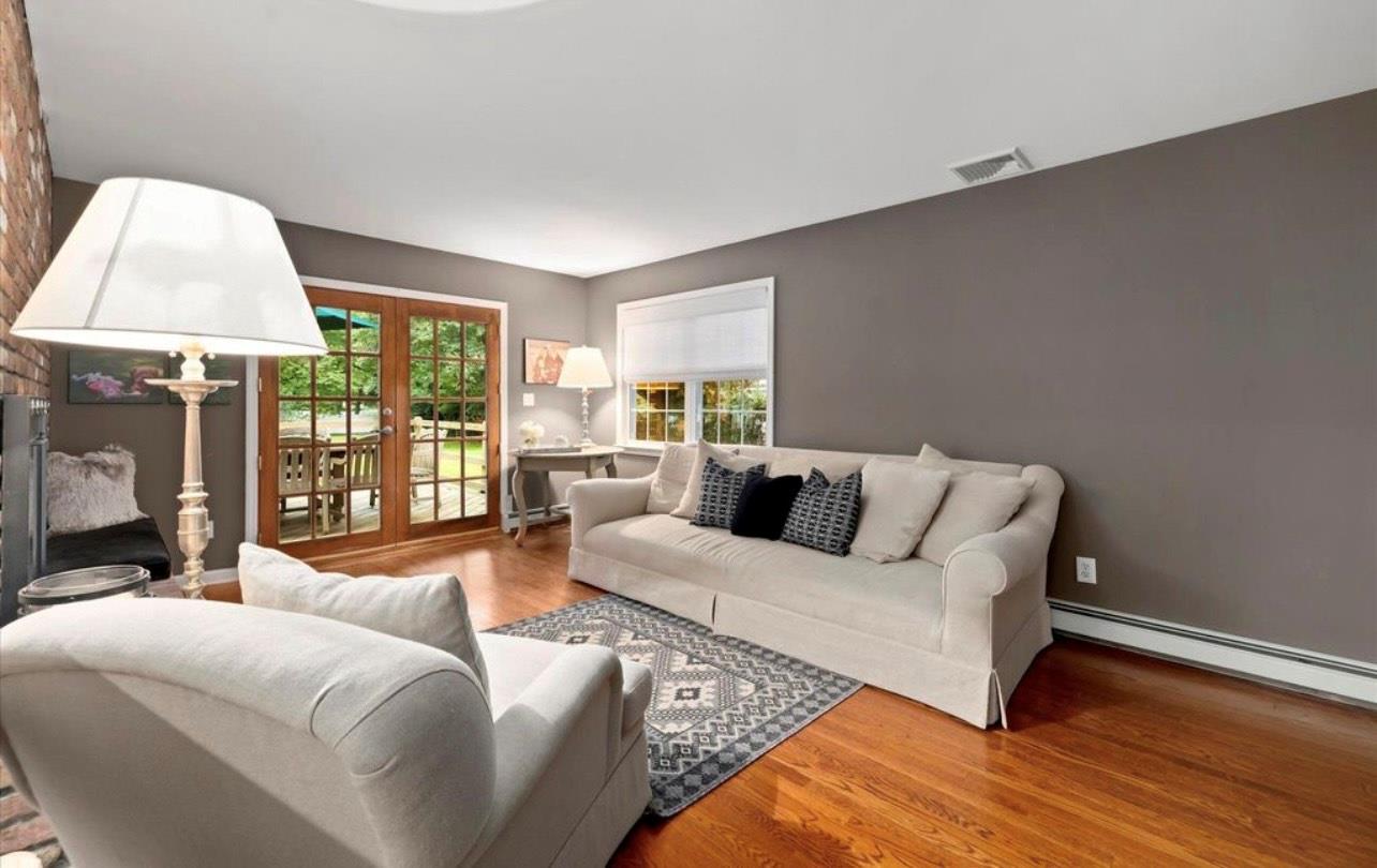 #3 photo, 240 Plainview Road, ناسو Woodbury , NY 11797