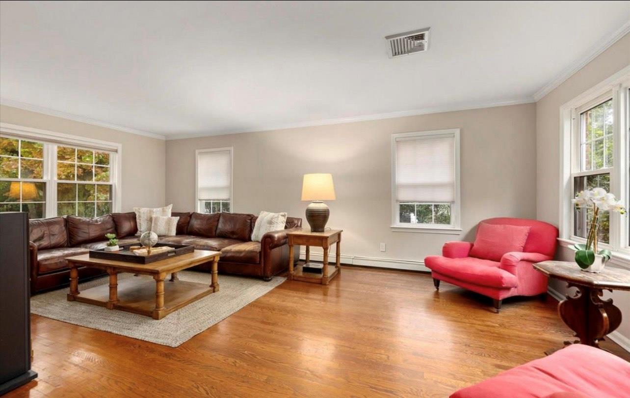 #7 photo, 240 Plainview Road, ناسو Woodbury , NY 11797