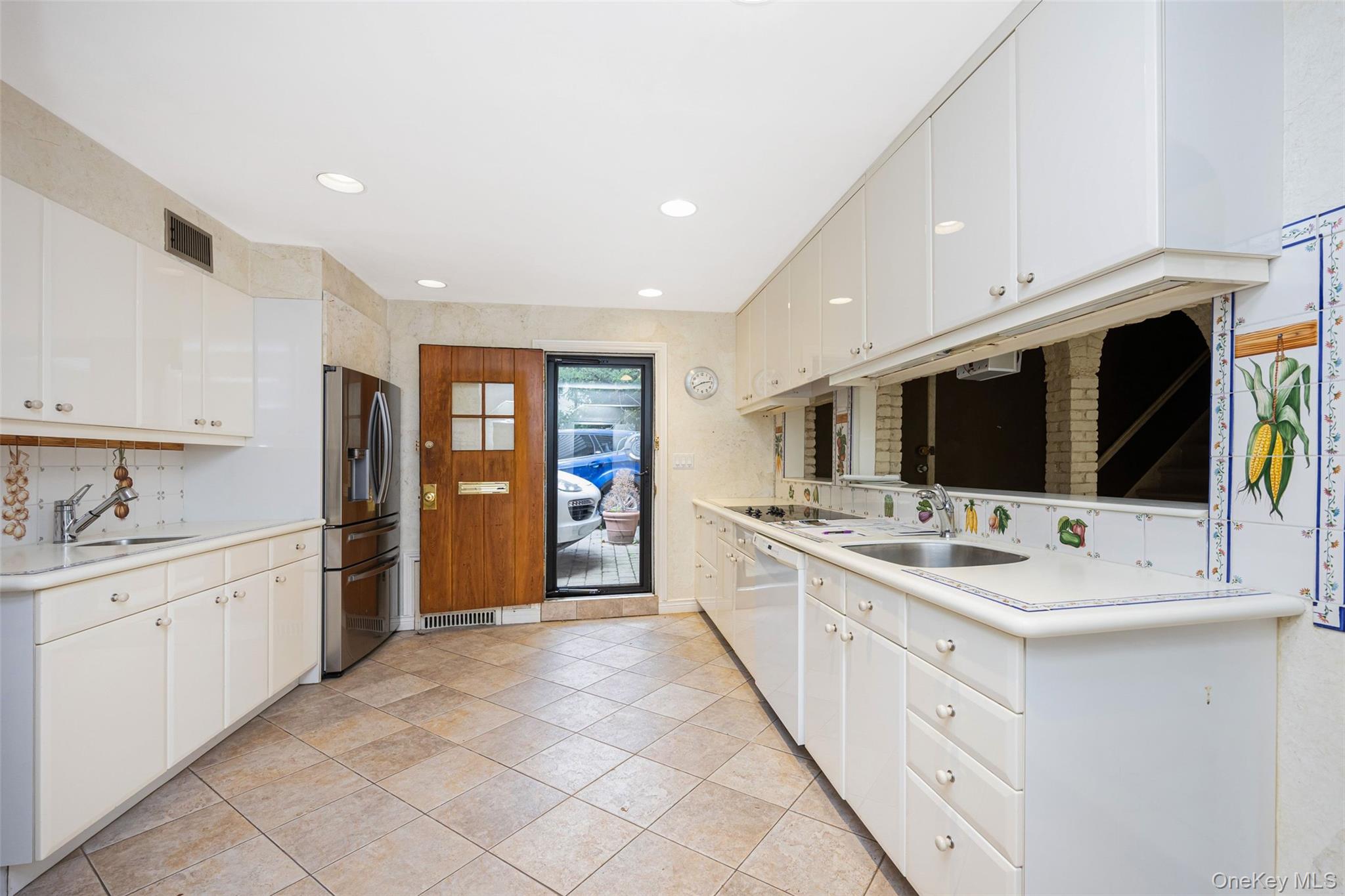 #12 photo, 3 Buckingham Place, Great Neck , NY 11021