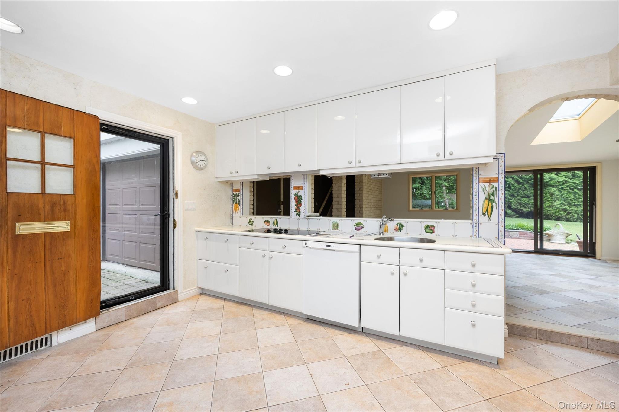 #13 photo, 3 Buckingham Place, Great Neck , NY 11021