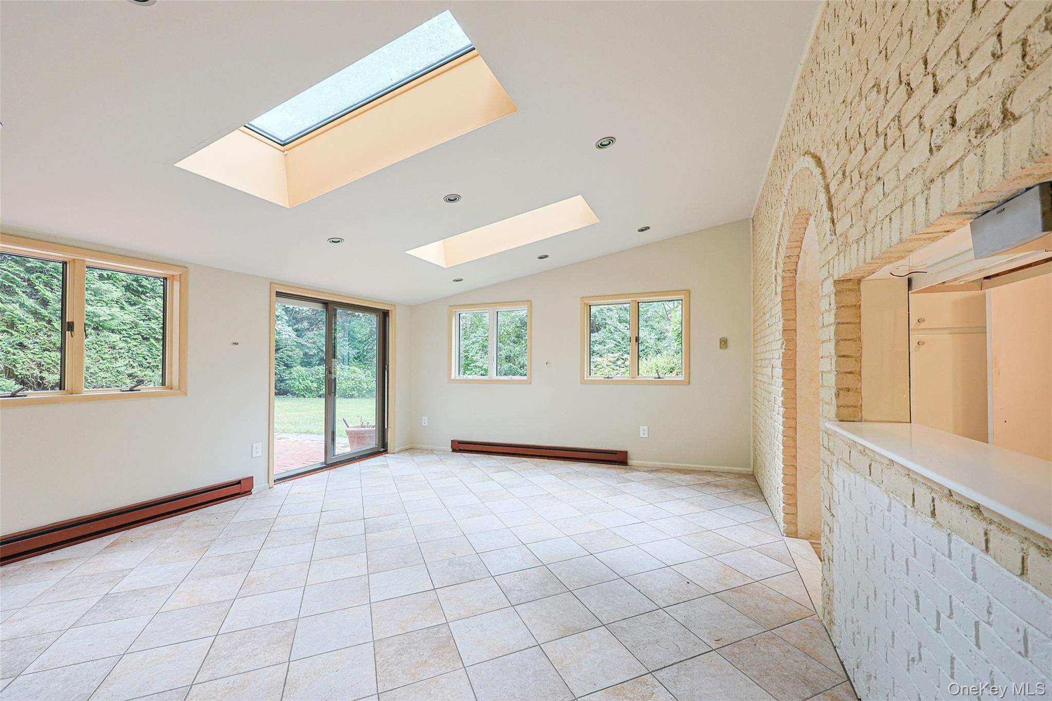 #14 photo, 3 Buckingham Place, Great Neck , NY 11021