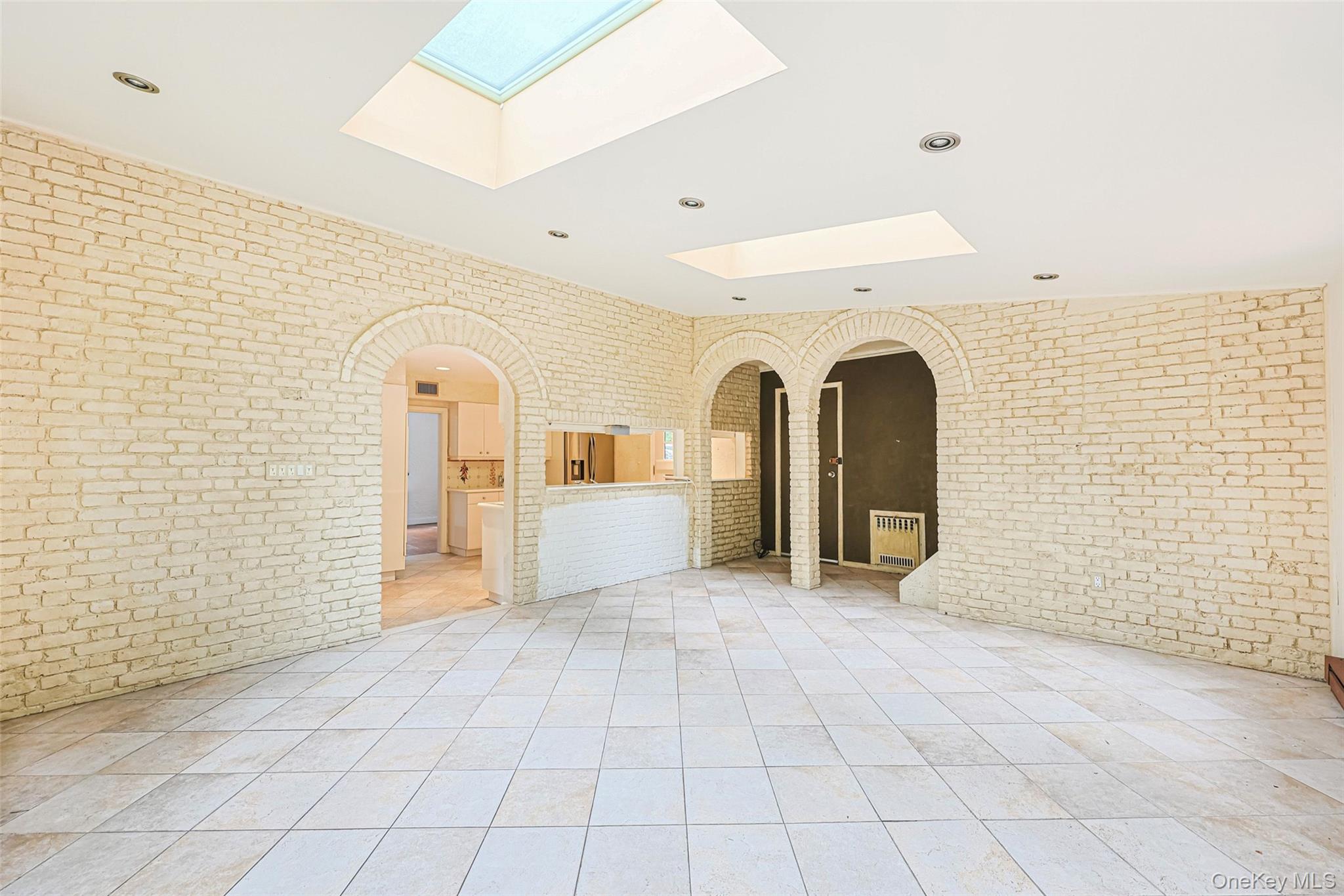 #15 photo, 3 Buckingham Place, Great Neck , NY 11021