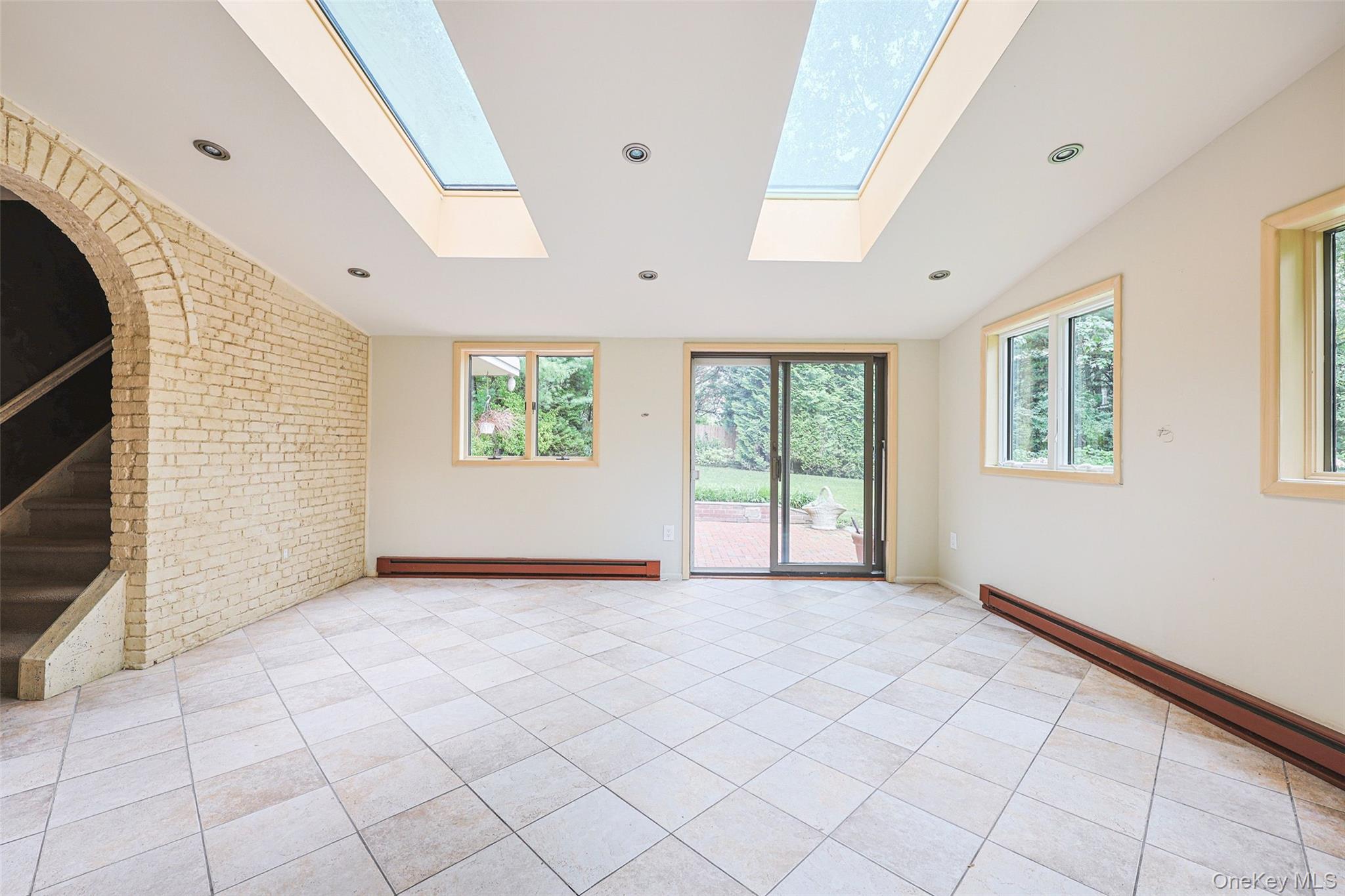 #16 photo, 3 Buckingham Place, Great Neck , NY 11021