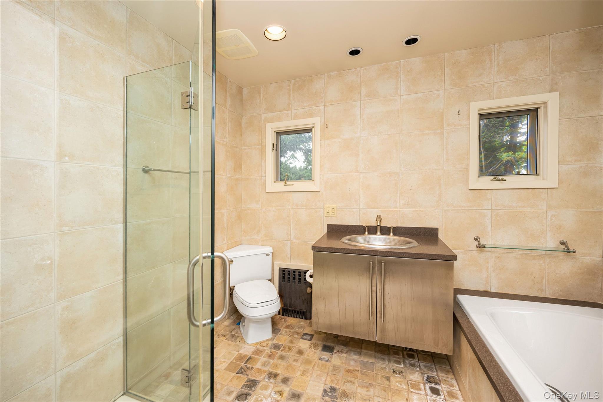 #19 photo, 3 Buckingham Place, Great Neck , NY 11021