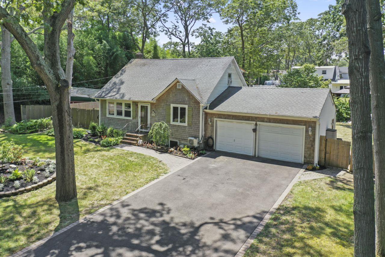 #1 photo, 12 Lafayette Avenue, 東長島 Mastic , NY 11950