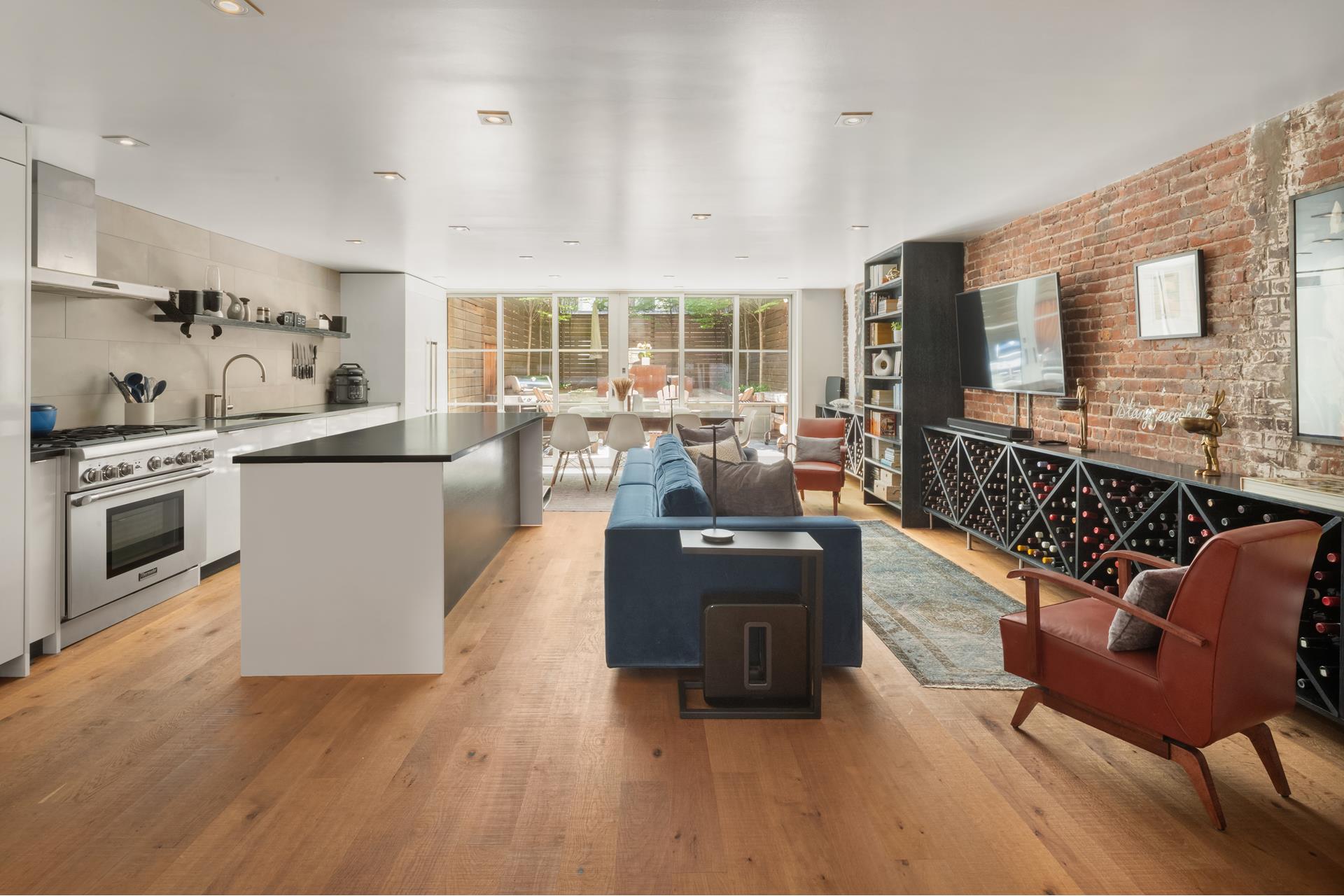 #1 photo, 310 E 51ST Street, マンハッタン Turtle Bay , NY 10022