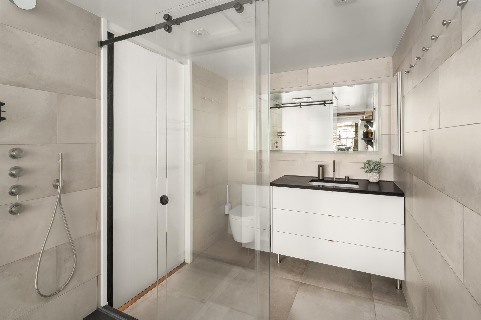 #15 photo, 310 E 51ST Street, マンハッタン Turtle Bay , NY 10022