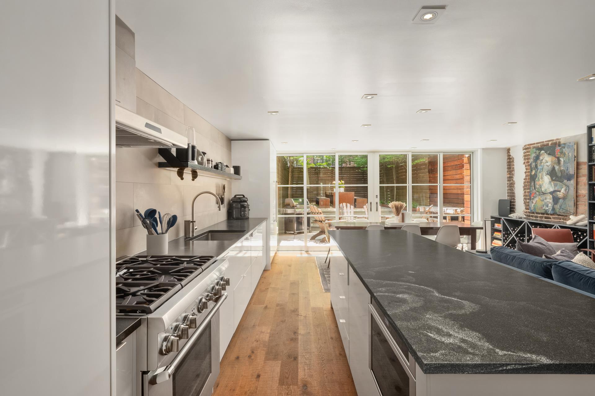 #6 photo, 310 E 51ST Street, マンハッタン Turtle Bay , NY 10022