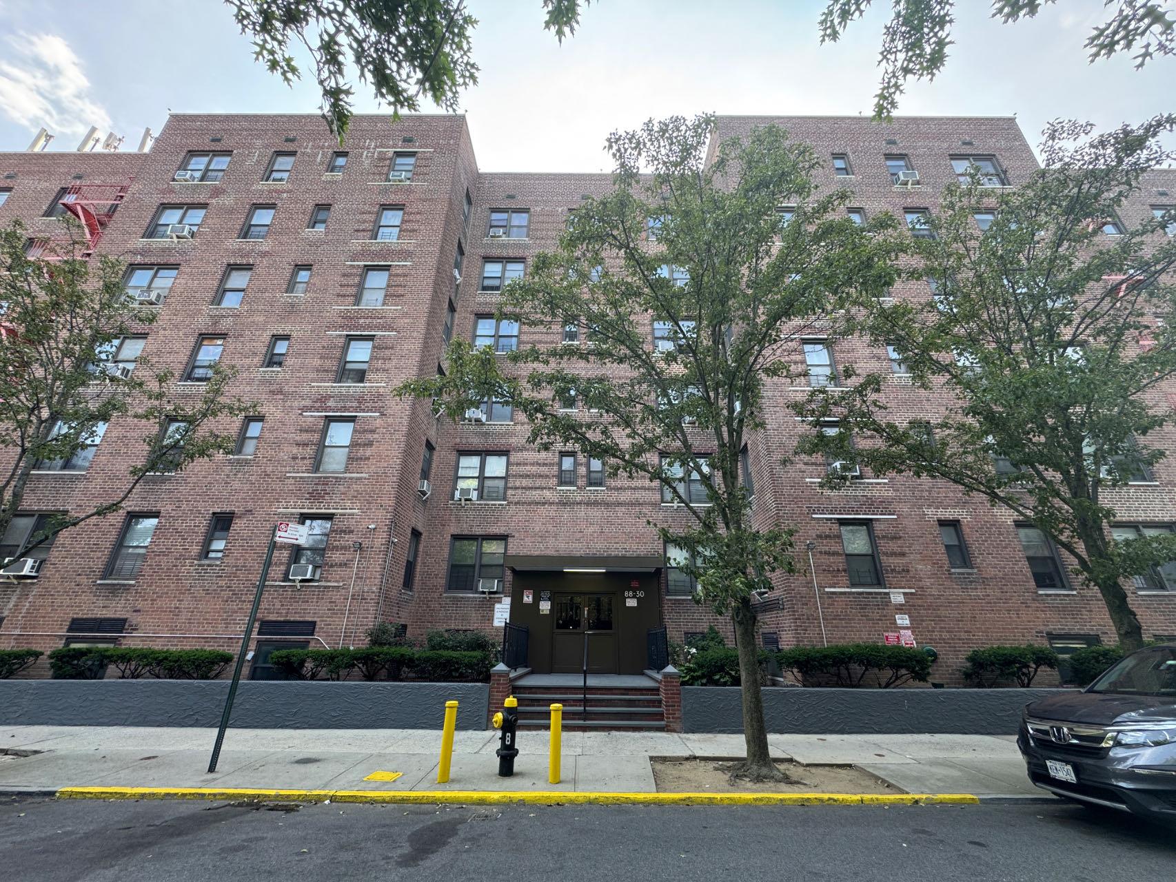 #1 photo, 8830 182nd Street, クイーンズ区 Hollis , NY 11423