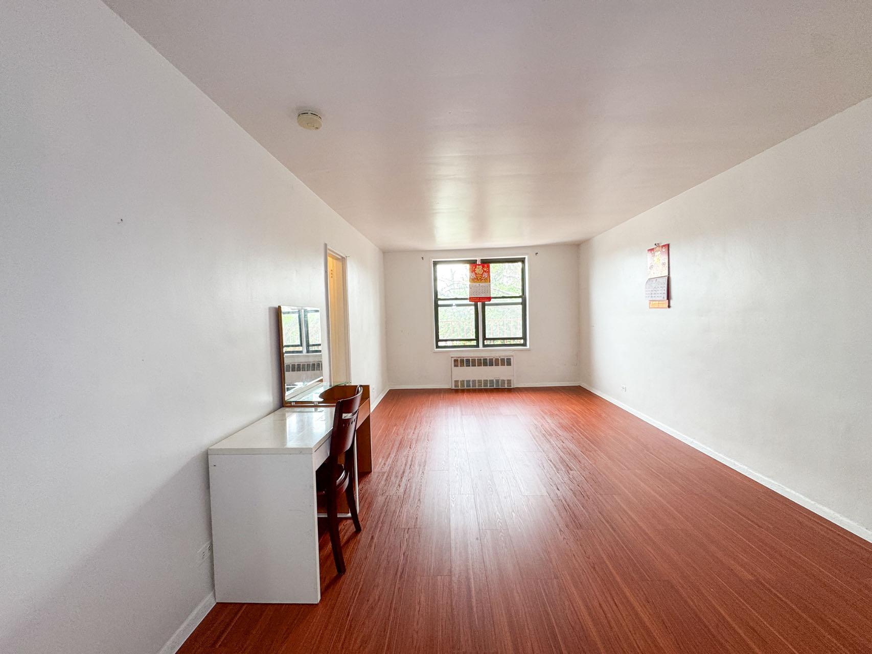 #7 photo, 8830 182nd Street, クイーンズ区 Hollis , NY 11423