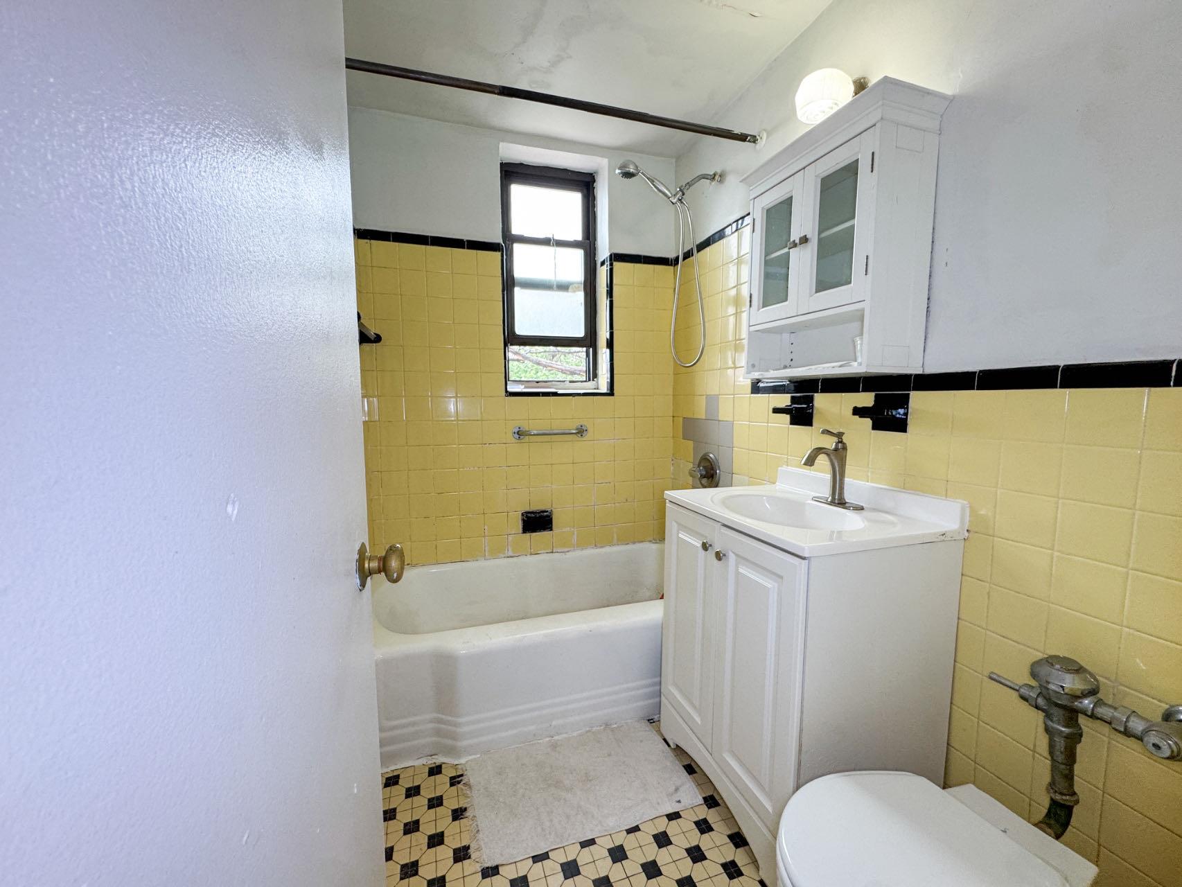 #8 photo, 8830 182nd Street, クイーンズ区 Hollis , NY 11423