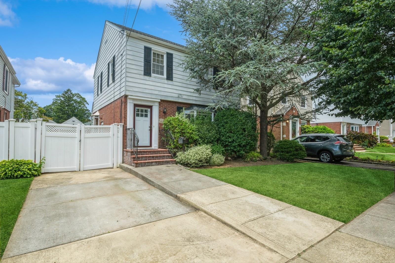 #1 photo, 72 Spruce Street, West Hempstead , NY 11552