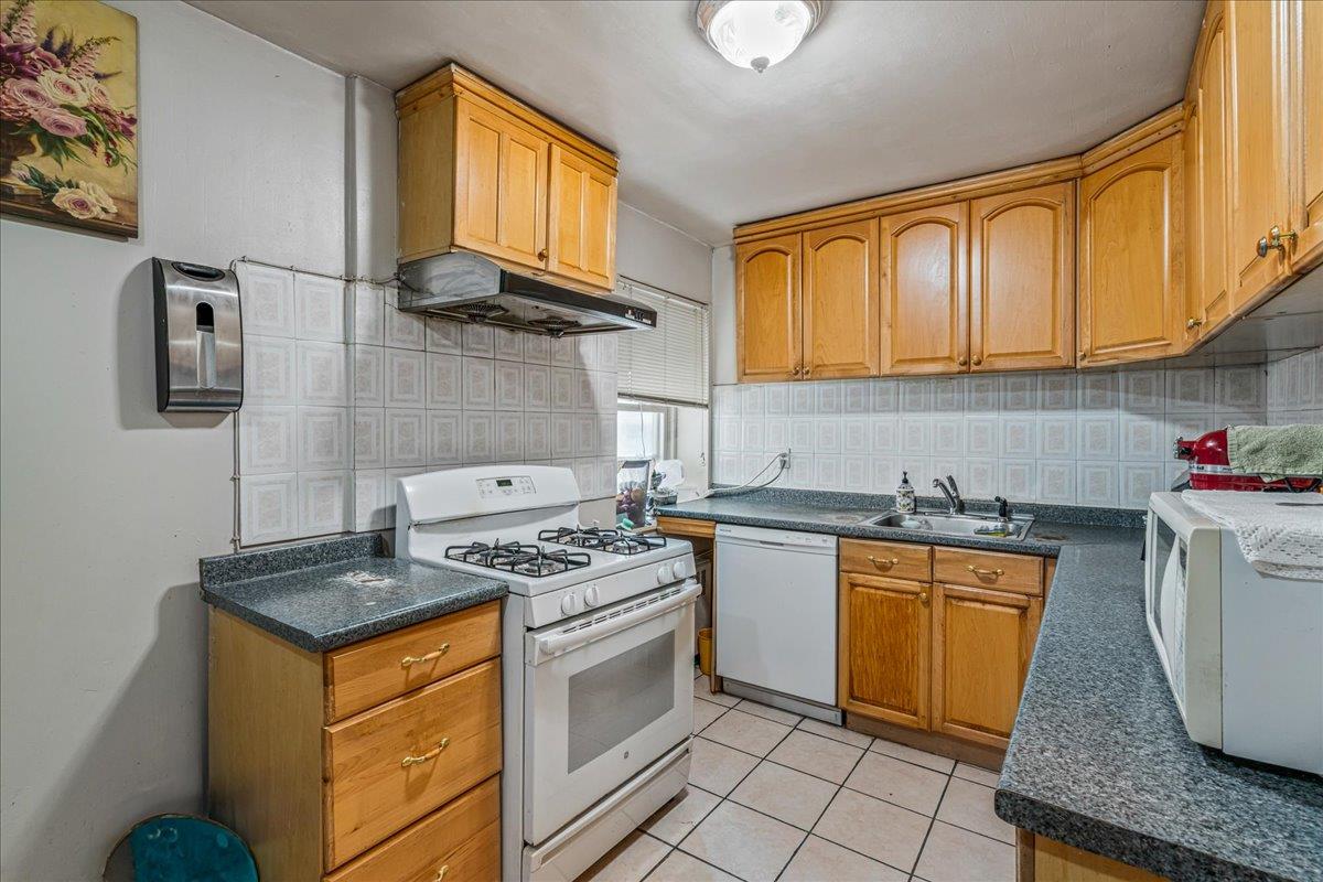 #15 photo, 144-55 Melbourne Ave, クイーンズ区 Flushing , NY 11367