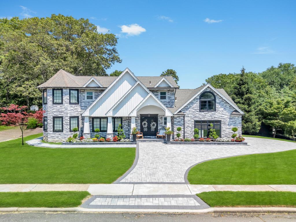 #1 photo, 54 Pine Hill Lane, Dix Hills , NY 11746