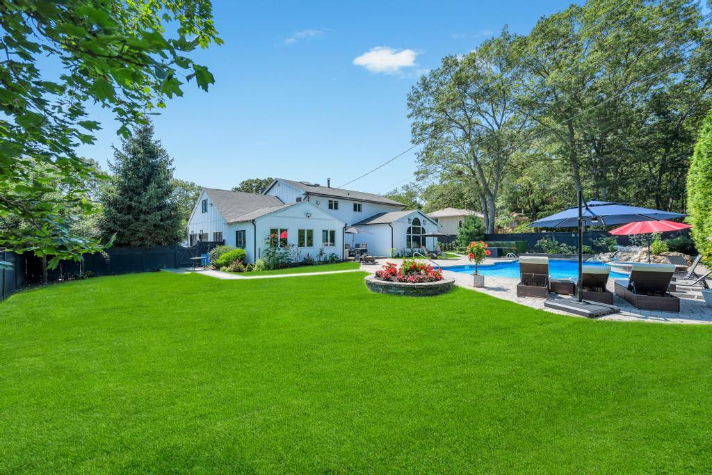 #10 photo, 54 Pine Hill Lane, Dix Hills , NY 11746