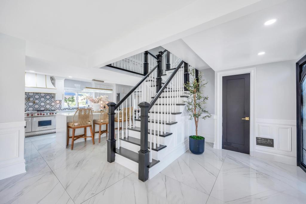 #11 photo, 54 Pine Hill Lane, Dix Hills , NY 11746