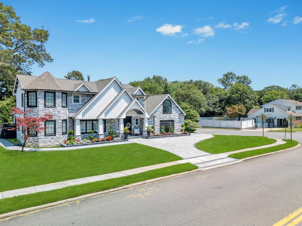 #2 photo, 54 Pine Hill Lane, Dix Hills , NY 11746