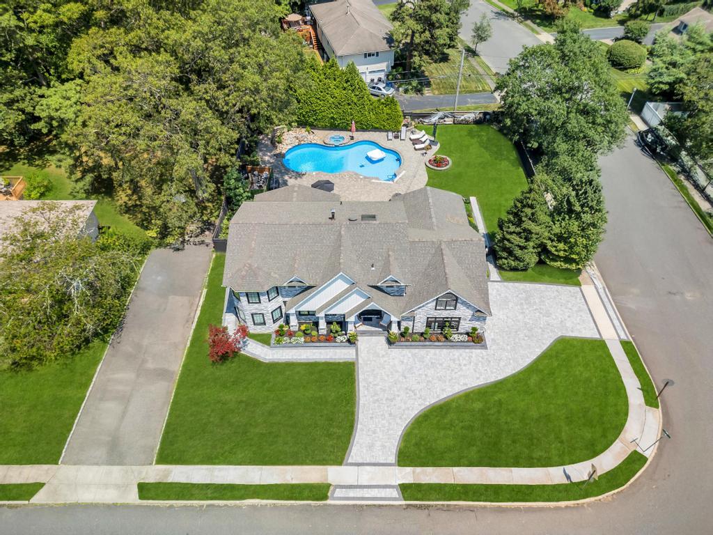 #3 photo, 54 Pine Hill Lane, Dix Hills , NY 11746