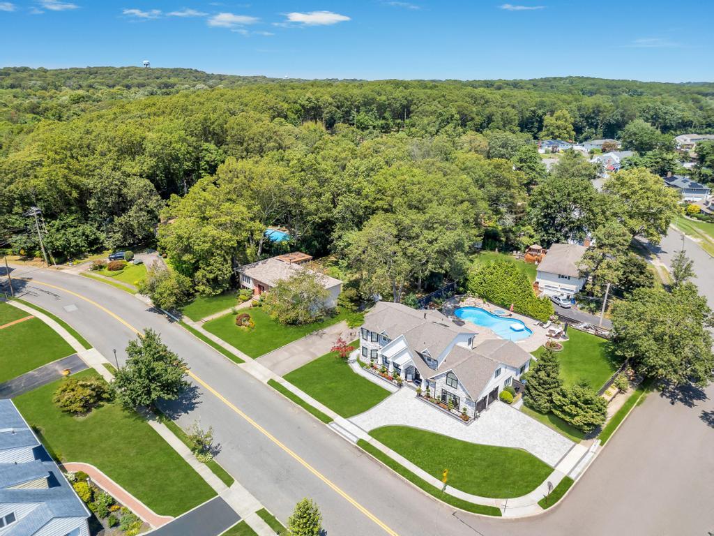 #4 photo, 54 Pine Hill Lane, Dix Hills , NY 11746