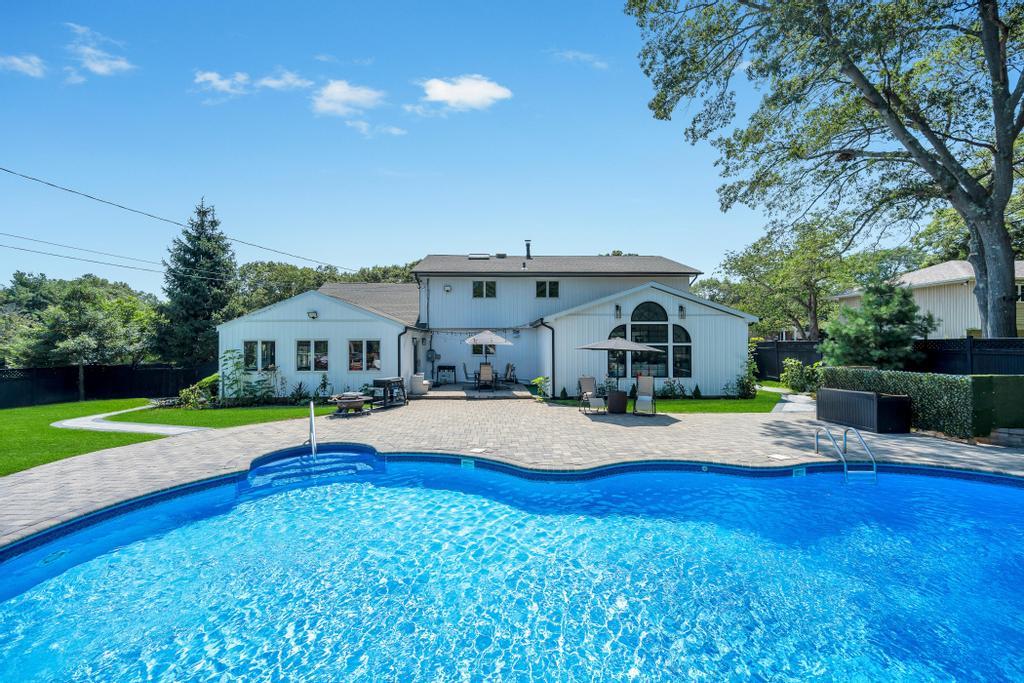 #7 photo, 54 Pine Hill Lane, Dix Hills , NY 11746