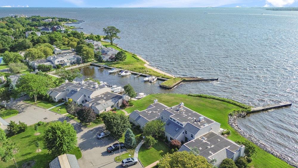 #1 photo, 27 Captains Drive, سوفولك Islip , NY 11751