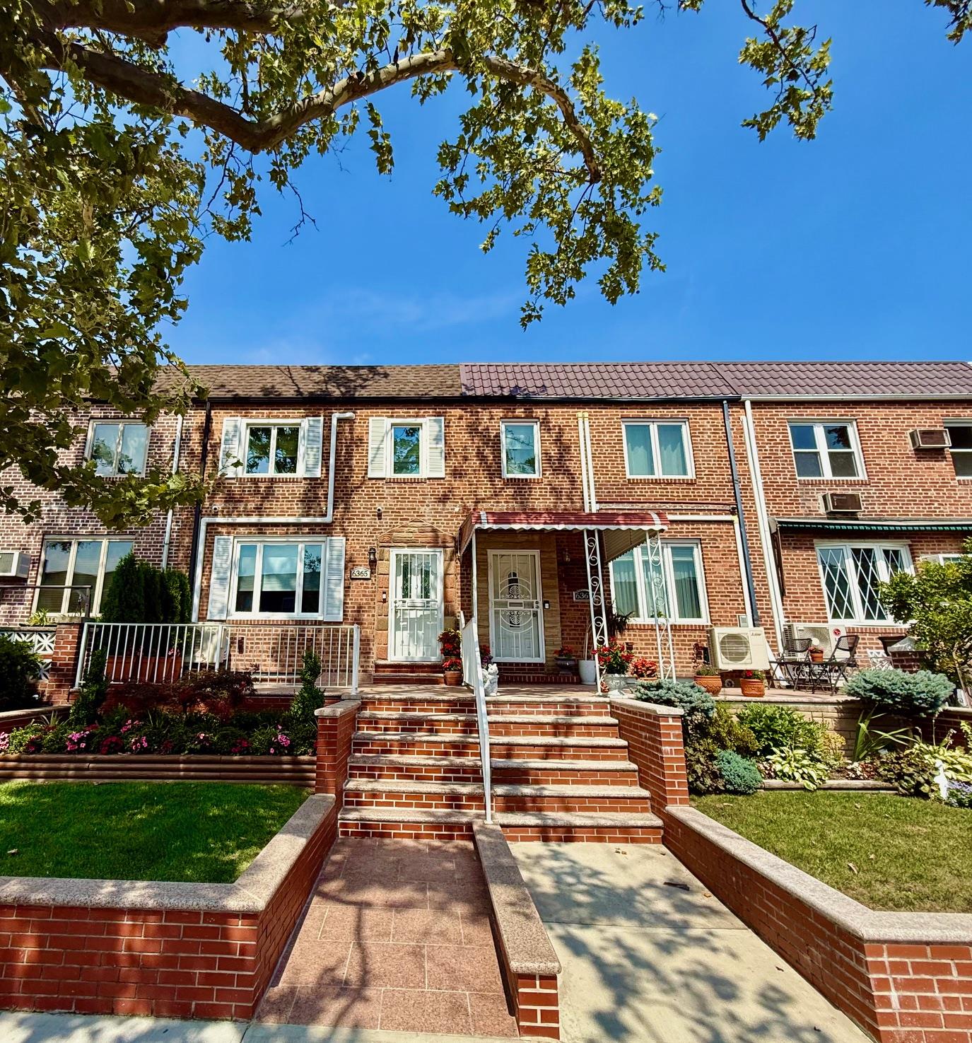 #1 photo, 6365 76th Street, कुईंस Middle Village , NY 11379