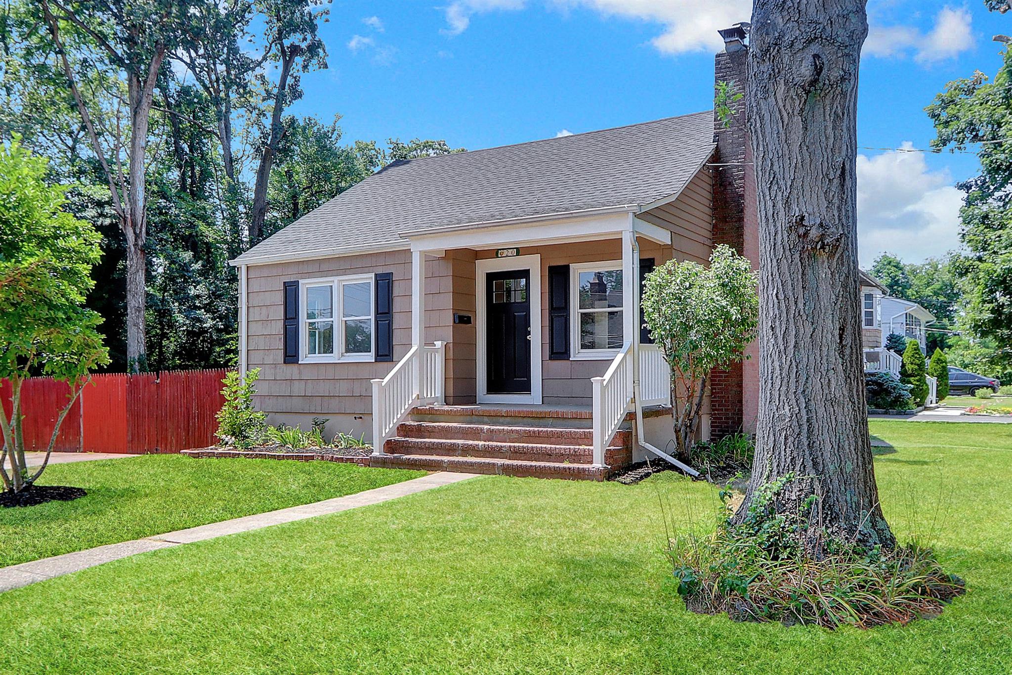 #1 photo, 20 Whitman Avenue, Islip , NY 11751