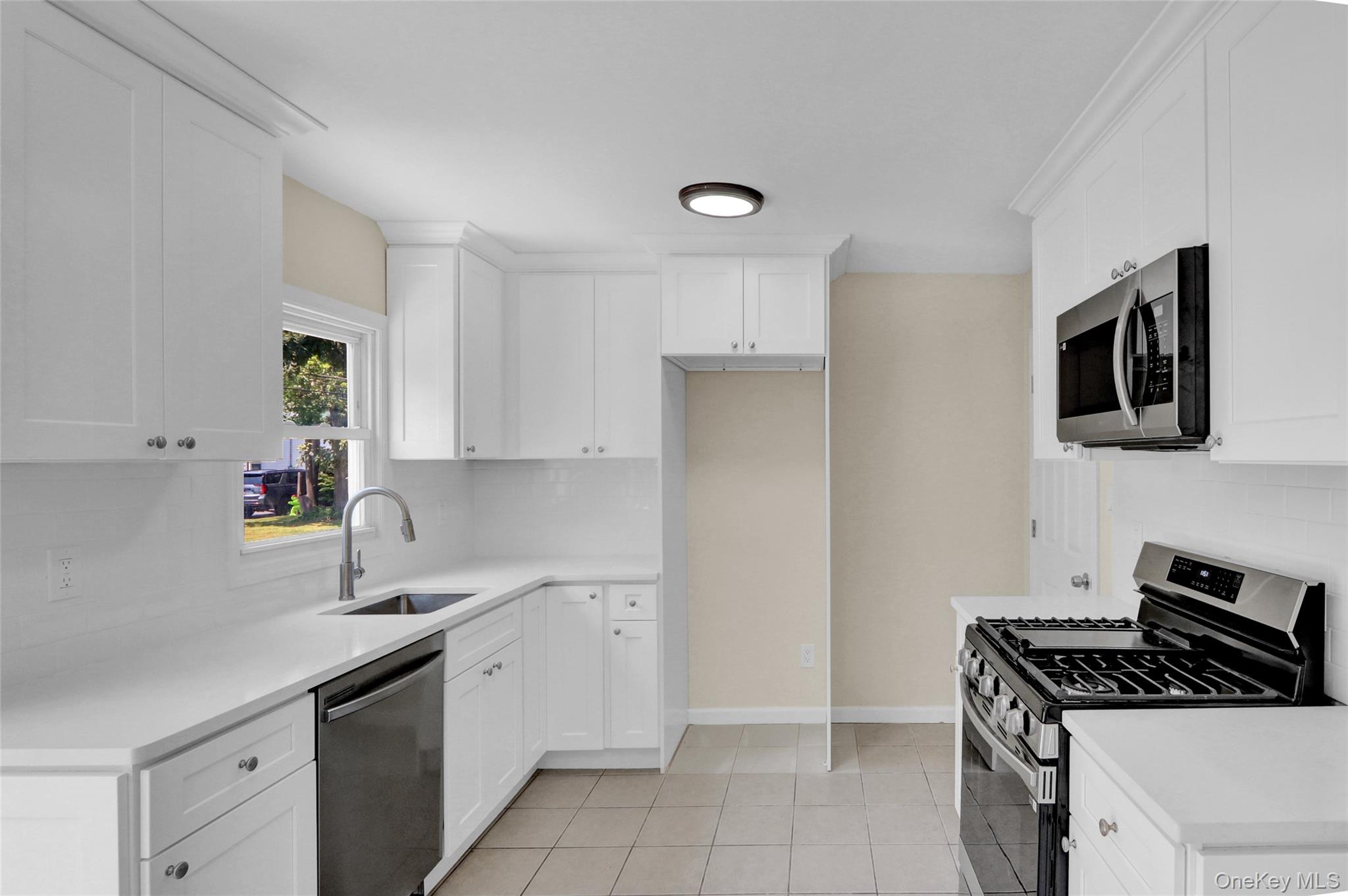 #10 photo, 20 Whitman Avenue, Islip , NY 11751