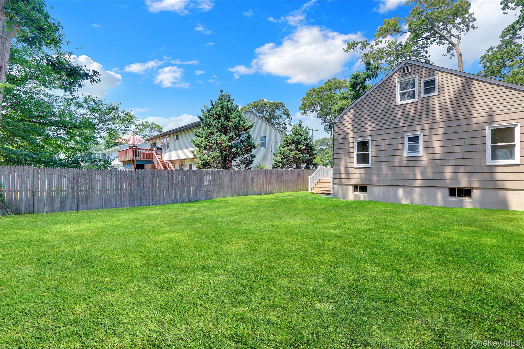 #19 photo, 20 Whitman Avenue, Islip , NY 11751