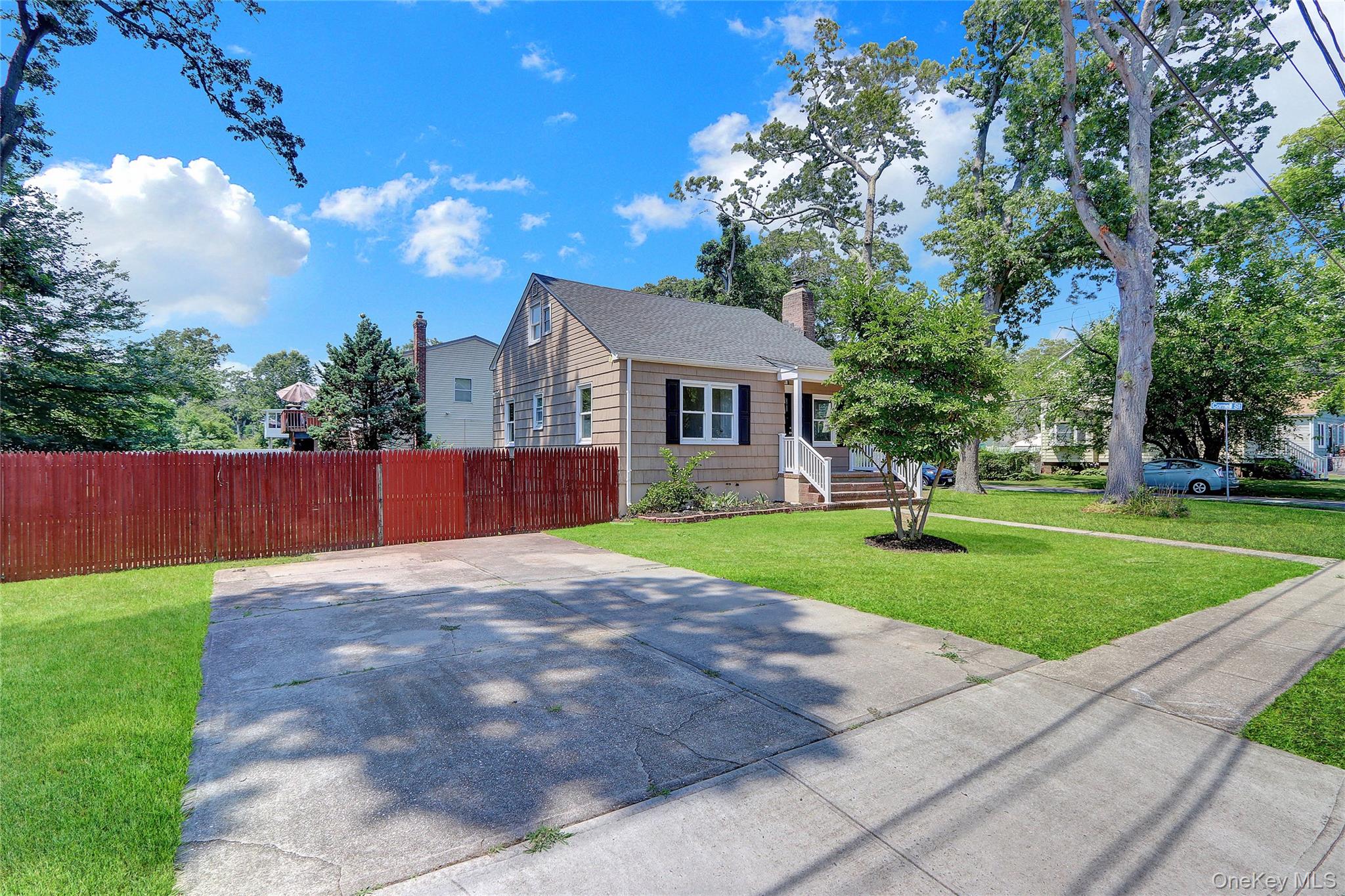 #2 photo, 20 Whitman Avenue, Islip , NY 11751