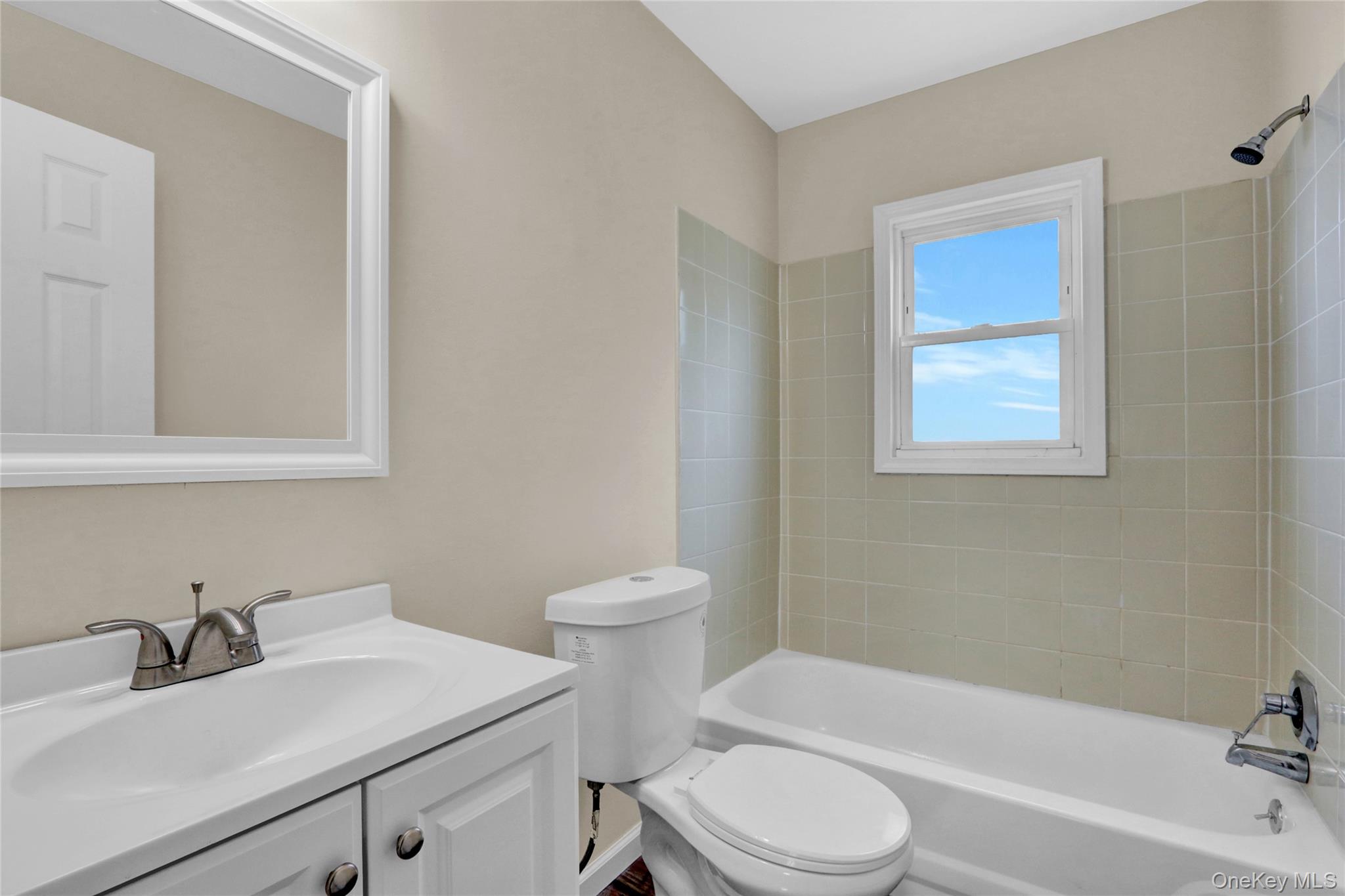 #8 photo, 20 Whitman Avenue, Islip , NY 11751