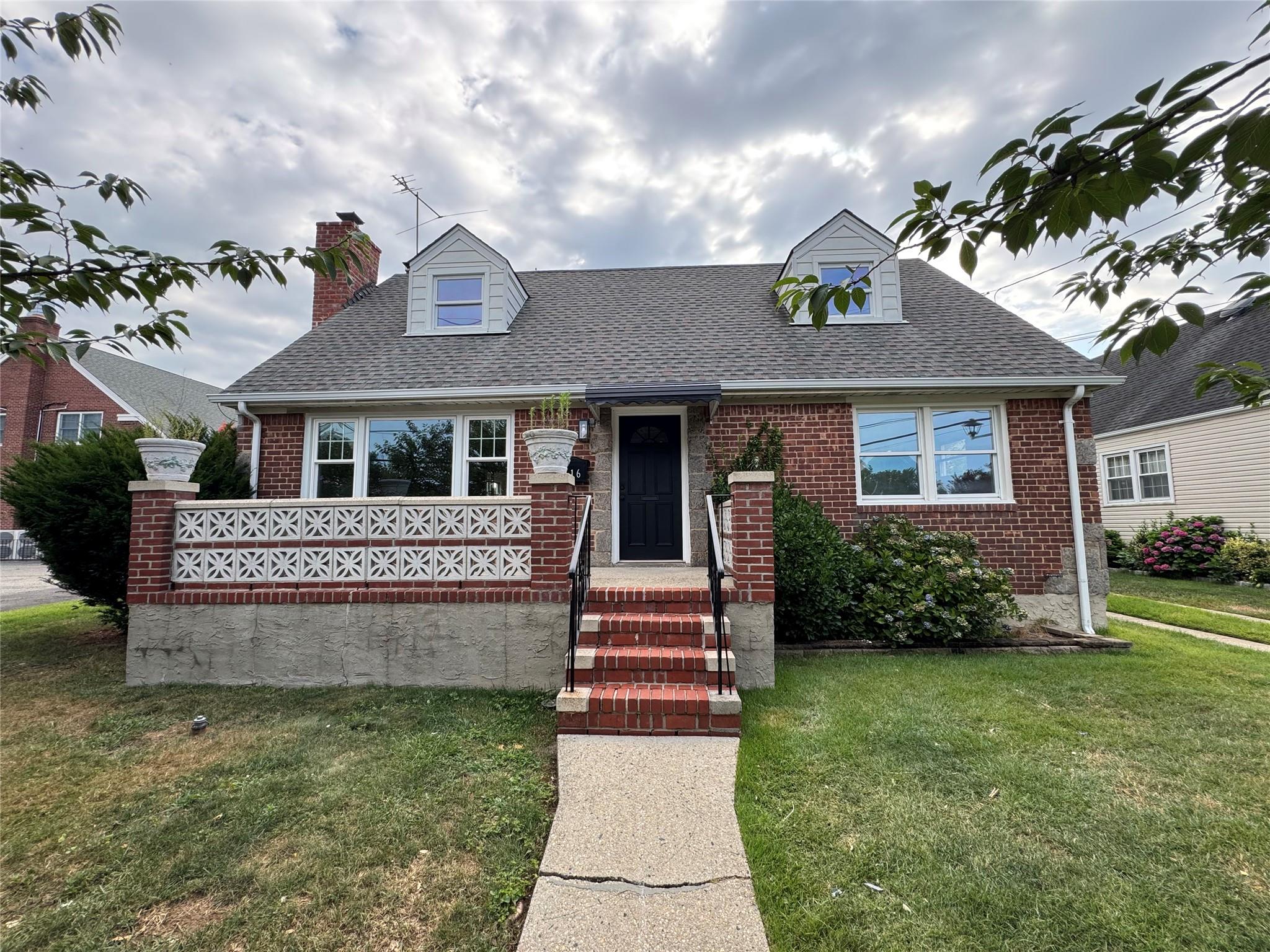 #1 photo, 616 William Street, 롱 아일랜드 New Hyde Park , NY 11040