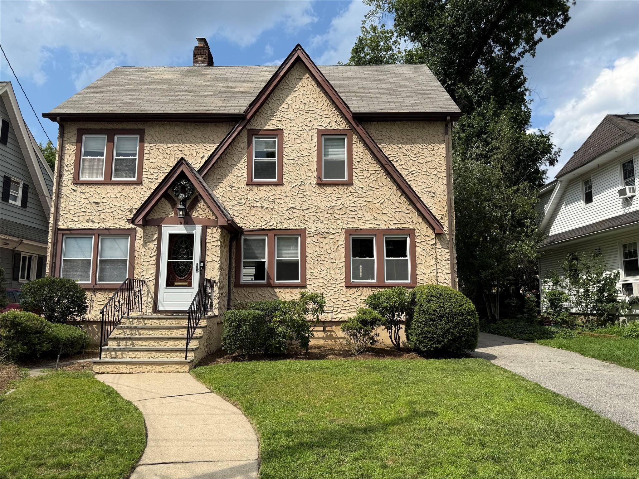 #1 photo, 1074 Hunter Avenue, 紐約州 Pelham , NY 10803