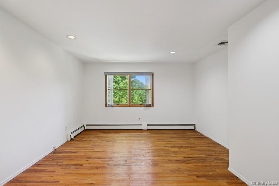 #11 photo, 8 Cedar Place, Kings Park , NY 11754