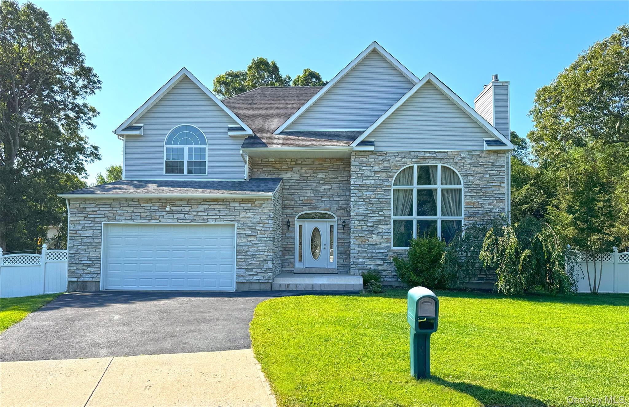 #1 photo, 54 Gaetano Lane, 東長島 科勒姆 Coram , NY 11727