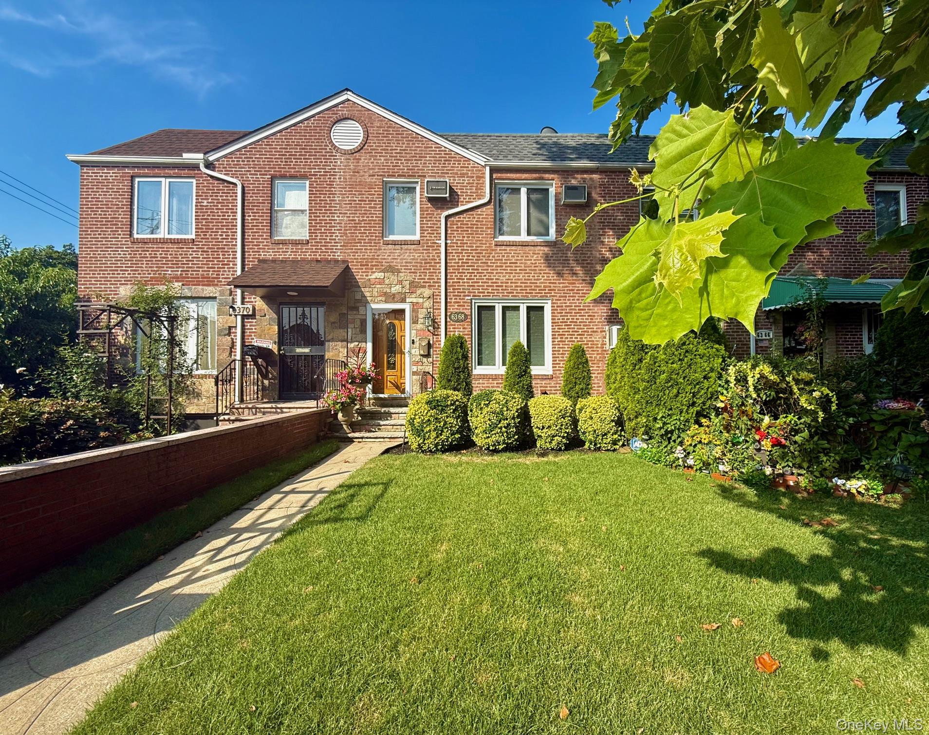 #1 photo, 6368 77th Street, कुईंस Middle Village , NY 11379