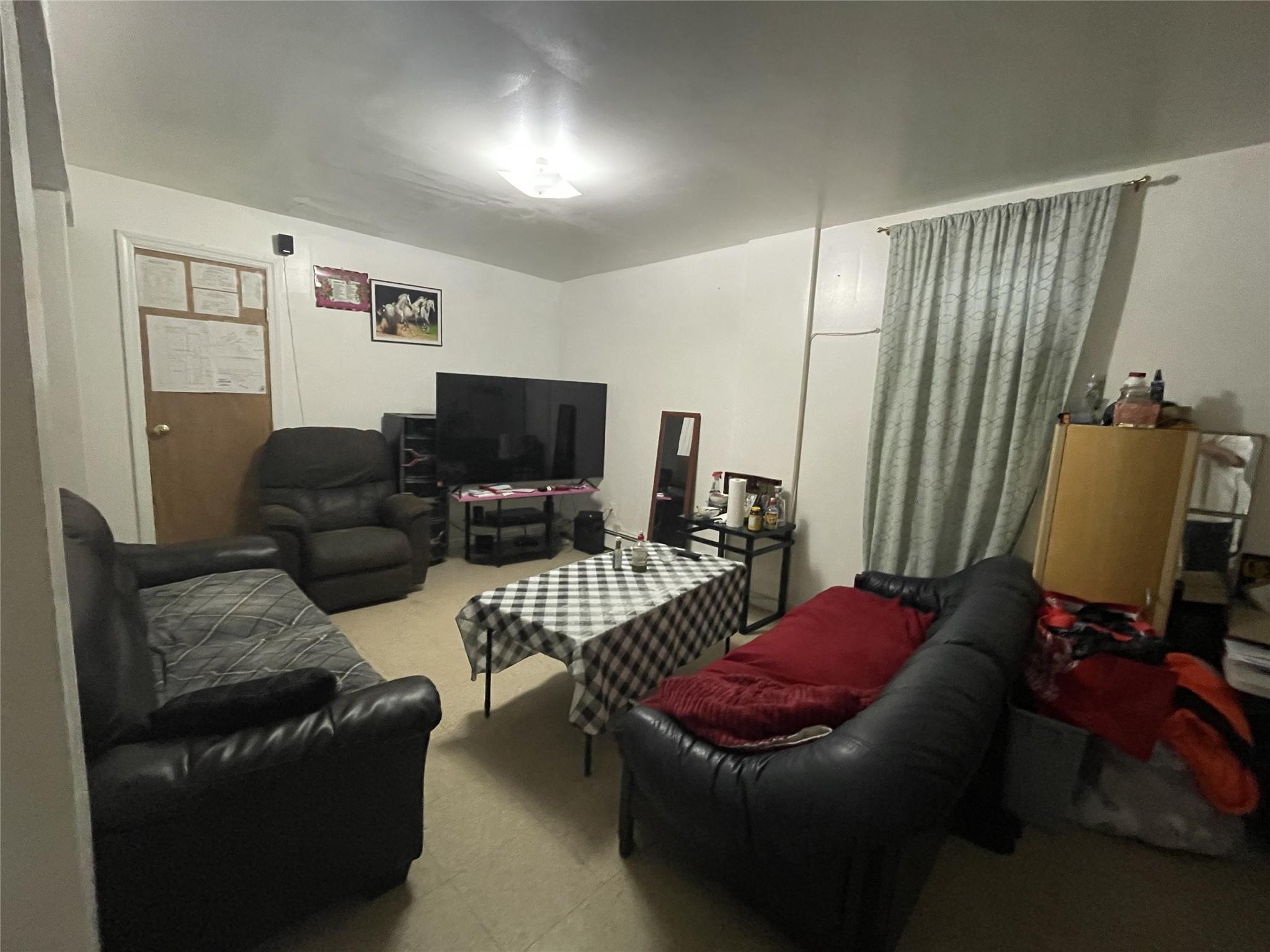 #17 photo, 199 Wellesley Street, Hempstead , NY 11550