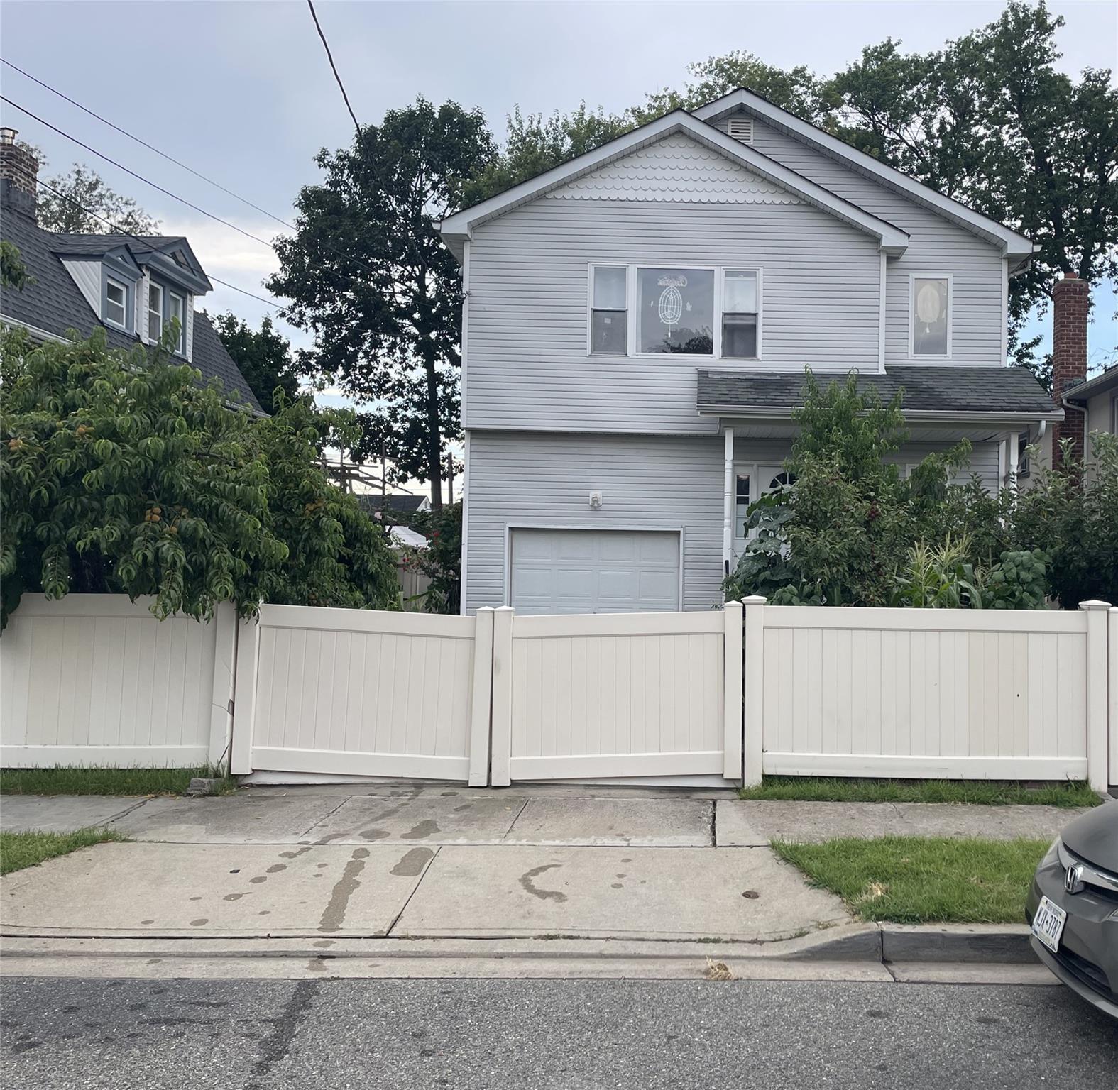 #2 photo, 199 Wellesley Street, Hempstead , NY 11550